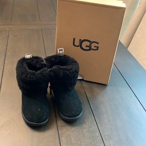 T Mini Quilted Fluff  Blk Toddler Ugg Size 6c